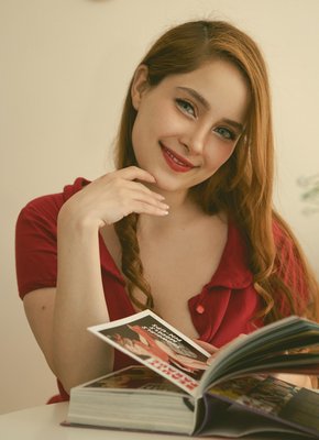 Милая толстушка с огромными дойками и жопой