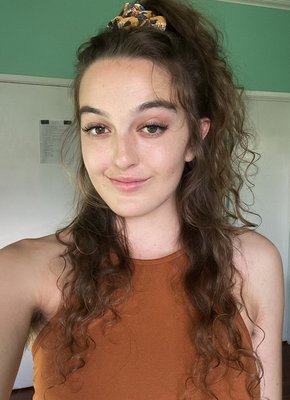 Девушка с волосатой киской и подмышками